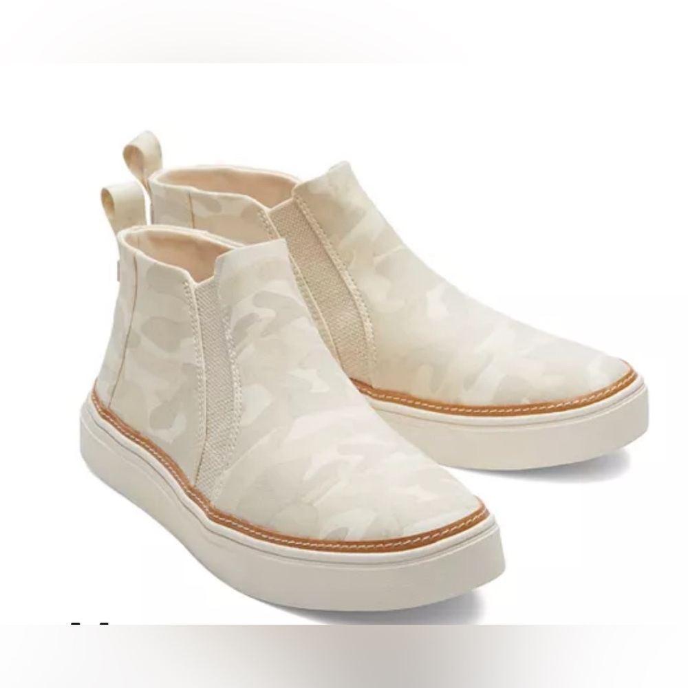 TOMS
Women's Camo Canvas Mid Cut Slip On Sneakers